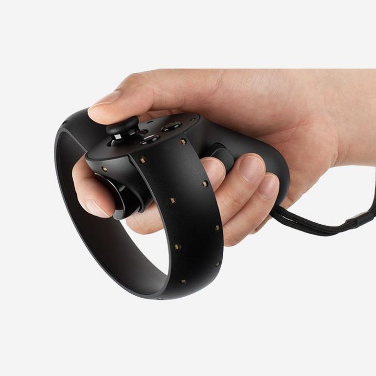 Oculus-Rift-bundle-with-touch-controllers-4